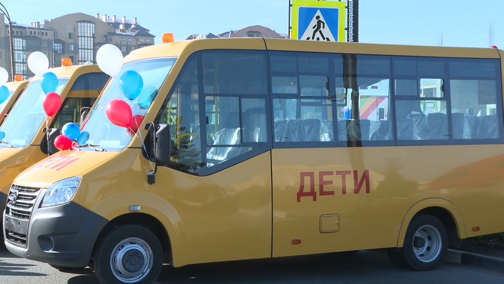 Глава Ингушетии передал ключи от новых школьных автобусов