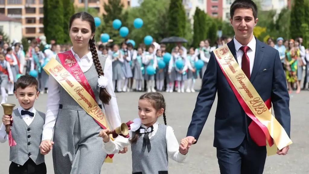 Глава Ингушетии поздравил выпускников с Последним звонком