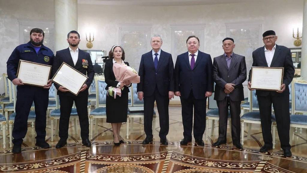 В Ингушетии Юрий Чайка вручил госнаграды труженикам