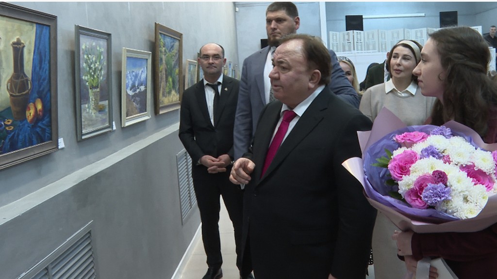 В Ингушетии открылась первая персональная выставка юной художницы