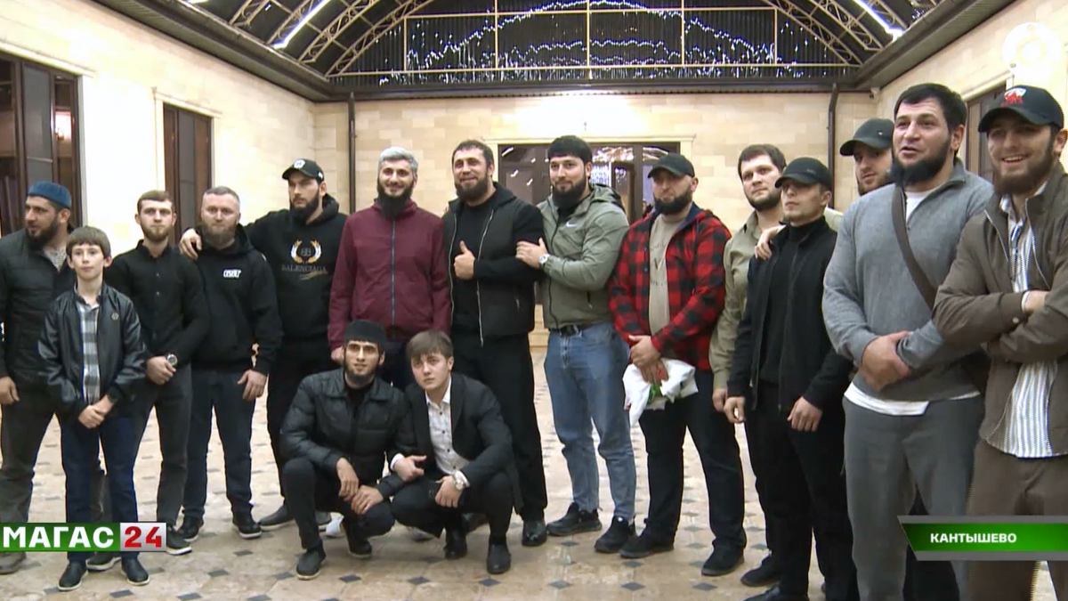 В Ингушетии чествовали чемпиона Ибрагима Сагова после победы на международном турнире по армрестлингу