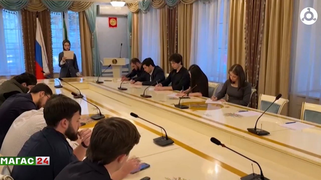 В Постпредстве Ингушетии написали диктант на родном языке ко Дню языков народов России