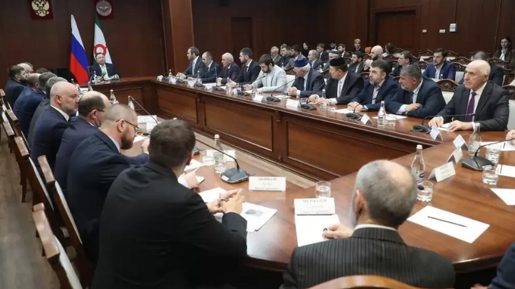 Махмуд-Али Калиматов провел встречу с полпредами от Ингушетии