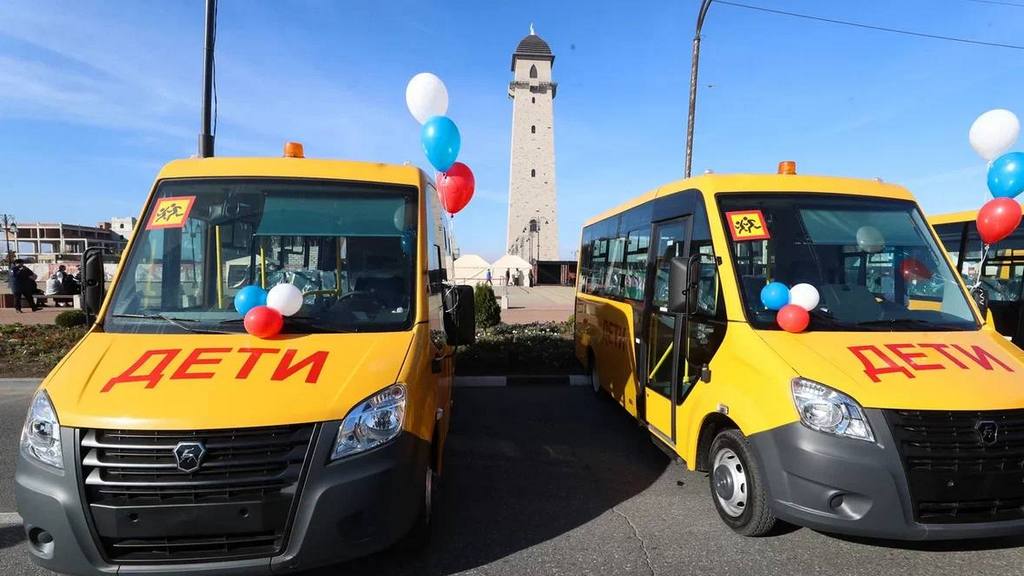 Школы Ингушетии получили 15 новых автобусов