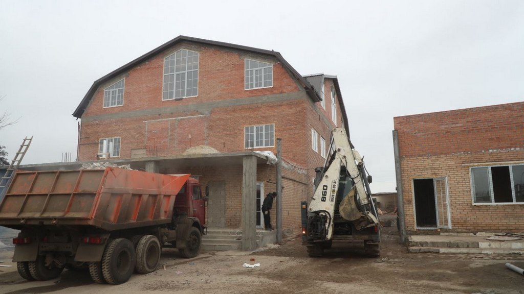 В Ингушетии продолжается ремонт государственного молодежного театра