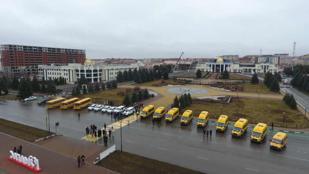 Школы и медорганизации Ингушетии получили 18 единиц нового автотранспорта