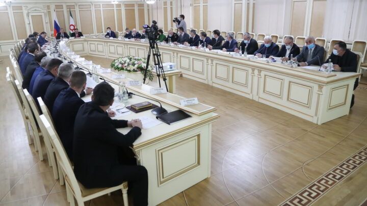 В Магасе обсудили ход реконструкции и проблемы в организации дорожного движения на ФАД «Кавказ».