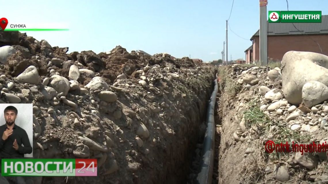 В новостройках Сунжи прокладывают новый водопровод.