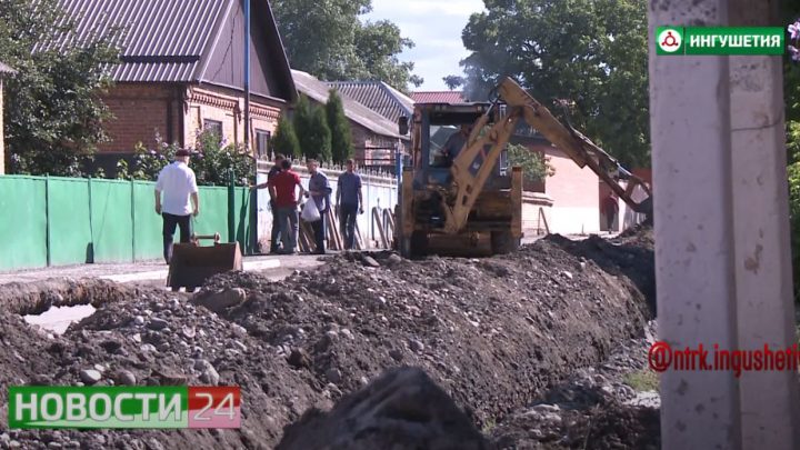 В а.о. Гамурзиевский и а.о. Альтиевский заменяют водопровод.