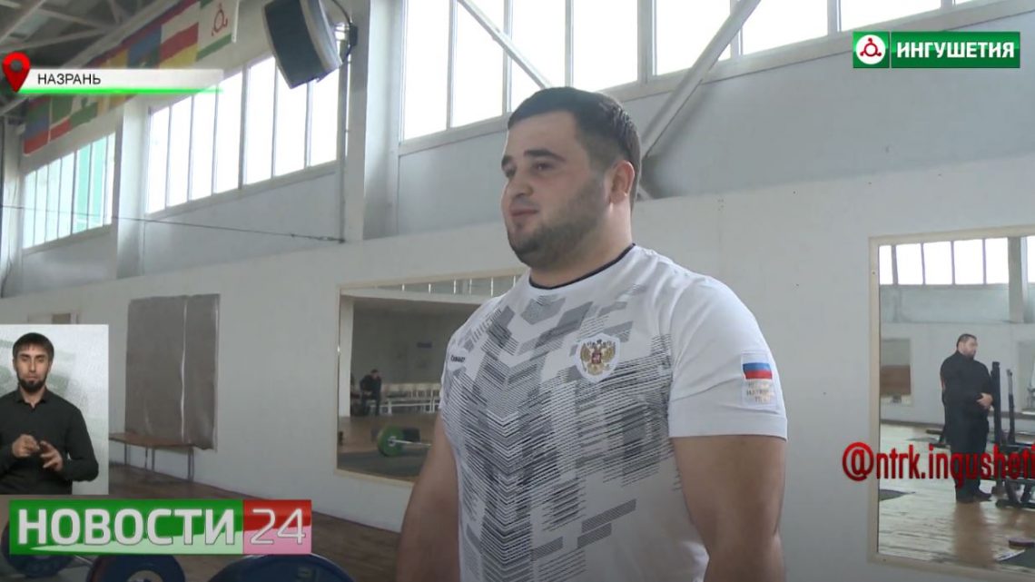 Асламбек Плиев –  победитель Первенства мира по тяжелой атлетике среди юношей.