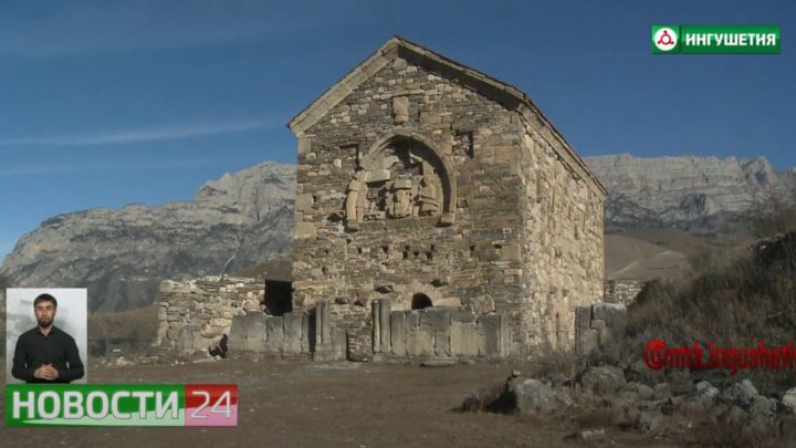 Вандализм в древнем храме.