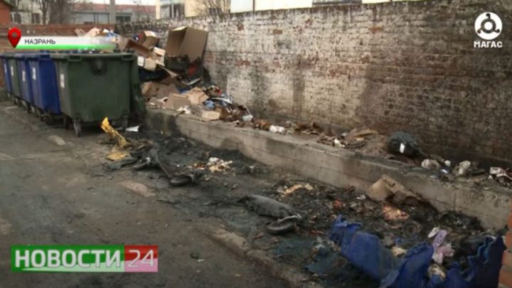 В Назрани по проспекту Идриса Базоркина сожгли пластиковые мусорные контейнеры.