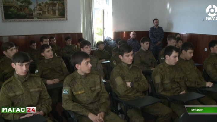 В горском кадетском корпусе начальник управления Росгвардии по Ингушетии Микаил Буружев принял участие во встрече с выпускниками.