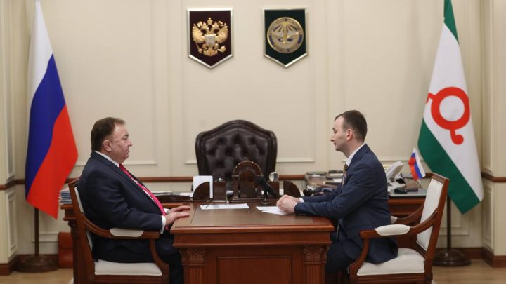 Махмуд-Али Калиматов провел рабочую встречу с Уполномоченным по защите прав предпринимателей в республике Зелимханом Дзауровым.