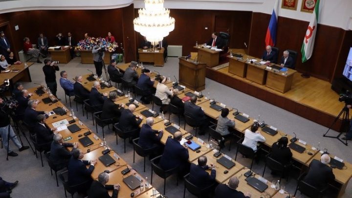 В Парламенте прошло заседание, приуроченное к 30-летию Конституции и Народного Собрания Ингушетии.