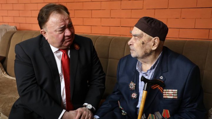 Махмуд-Али Калиматов навестил сегодня единственного оставшегося в живых участника Великой Отечественной войны в нашем регионе Магомеда Медарова.