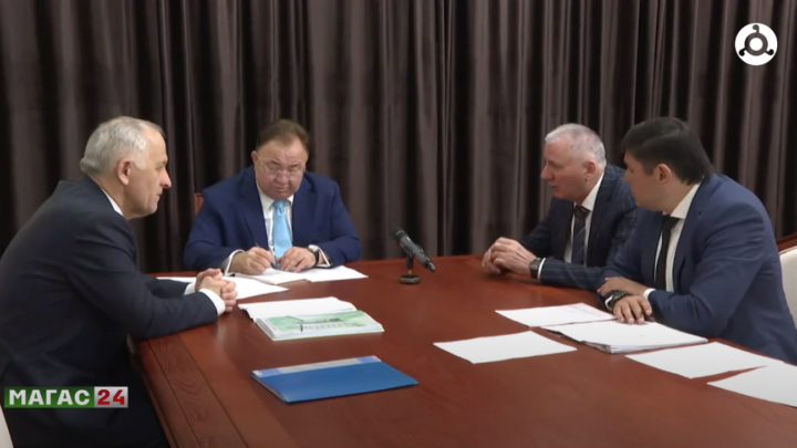 Махмуд-Али Калиматов провел встречу с председателем Верховного суда Ингушетии.