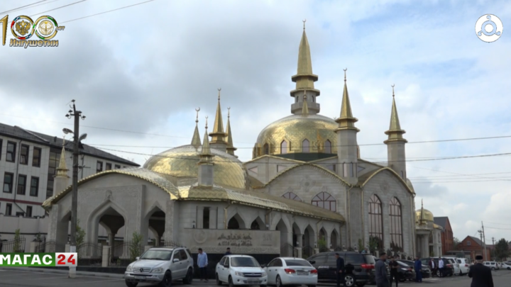 В Али-Юрте открыли новую мечеть на 4 тысяч прихожан.